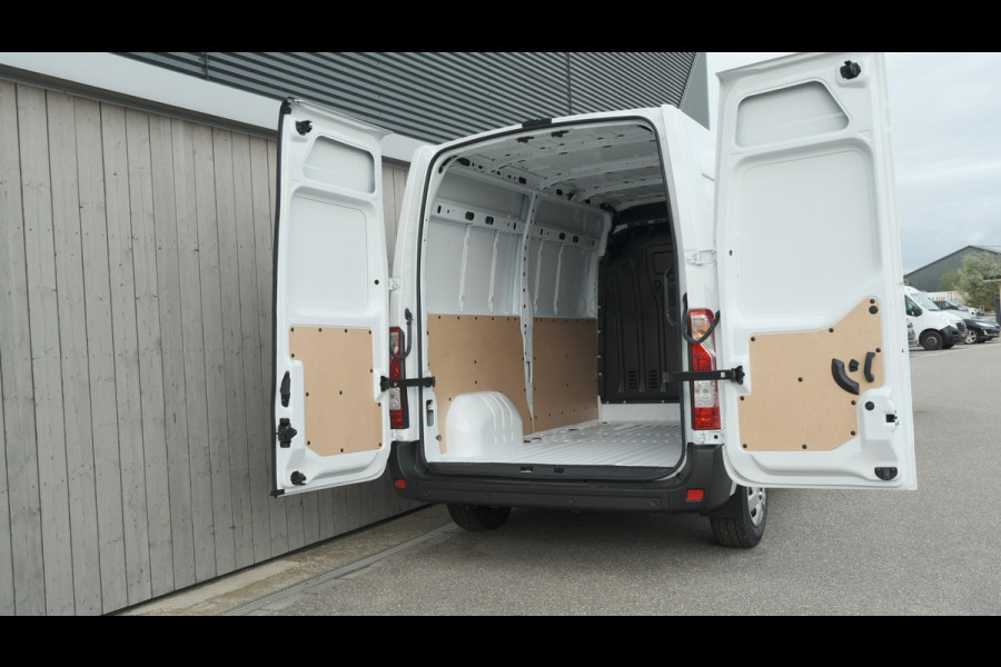 Renault Master T33 2.3 dCi 135 L2H2 Comfort | Direct Leverbaar | Navigatie | Parkeersensoren | Airco | Cruise Control