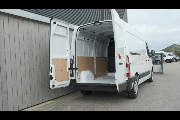 Renault Master T33 2.3 dCi 135 L2H2 Comfort | Direct Leverbaar | Navigatie | Parkeersensoren | Airco | Cruise Control