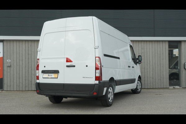 Renault Master T33 2.3 dCi 135 L2H2 Comfort | Direct Leverbaar | Navigatie | Parkeersensoren | Airco | Cruise Control