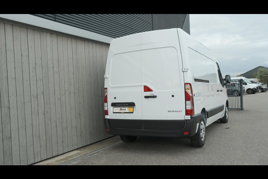 Renault Master T33 2.3 dCi 135 L2H2 Comfort | Direct Leverbaar | Navigatie | Parkeersensoren | Airco | Cruise Control