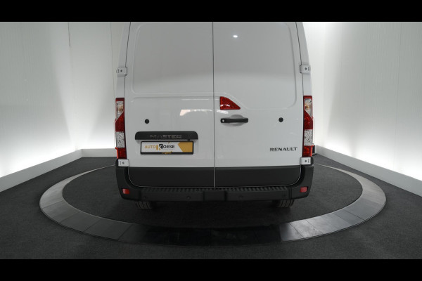 Renault Master T33 2.3 dCi 135 L2H2 Comfort | Direct Leverbaar | Navigatie | Parkeersensoren | Airco | Cruise Control