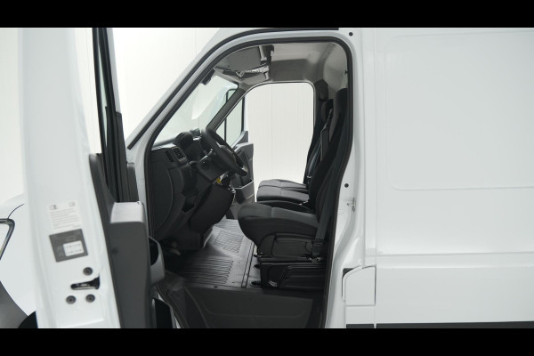 Renault Master T33 2.3 dCi 135 L2H2 Comfort | Direct Leverbaar | Navigatie | Parkeersensoren | Airco | Cruise Control