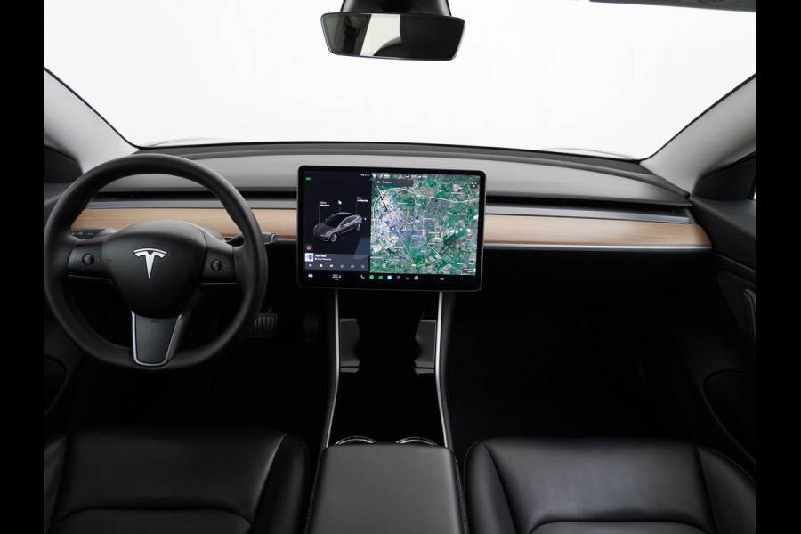 Tesla Model 3 Long Range Trekhaak 1000kg!  75 kWh 463PK FSD-vb. Premium Audio 4wd 19" AutoPilot Pano.dak Camera Leer Adaptive-Cruise+Stop&Go   Veel grip door AWD vierwielaandrijving.  Origineel Nederlandse auto ! grootste accu ! tot 16,5 kwh thuis laden, 120kw/h snelladen per uur !