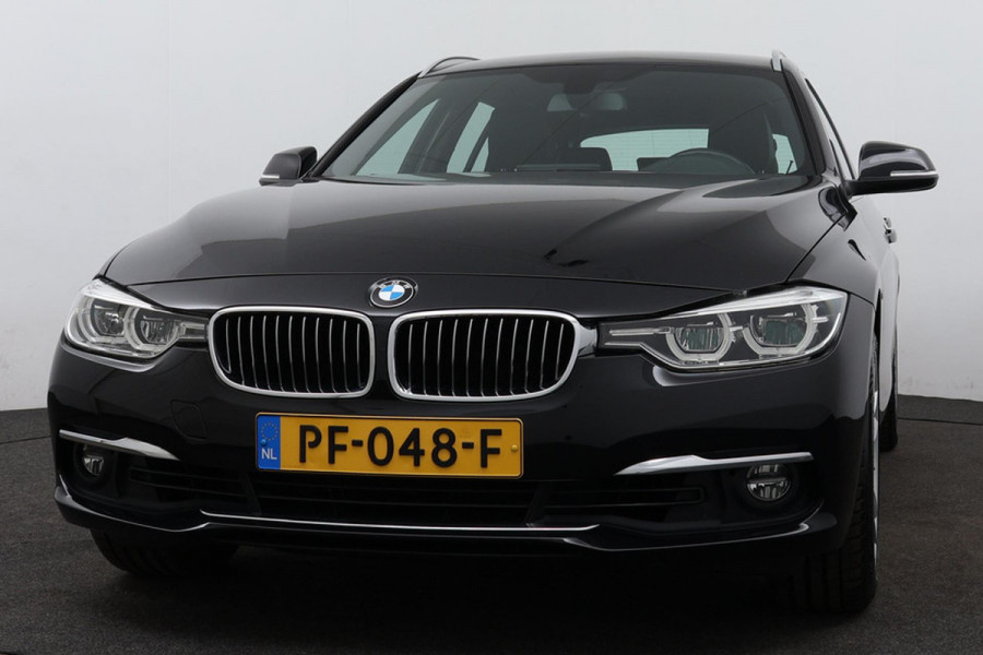 BMW 3 Serie Touring 320i Corporate Lease High Executive EINDE JAARS AANBIEDING! (NL-auto, Dealer OnderH, Navi Groot, StoelV, PDC)