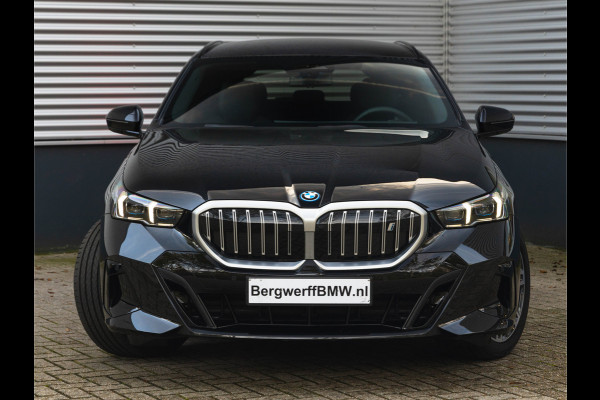 BMW i5 Touring eDrive40 M-Sport - Trekhaak - Driving Ass Prof - Harman-Kardon - Stoelventilatie