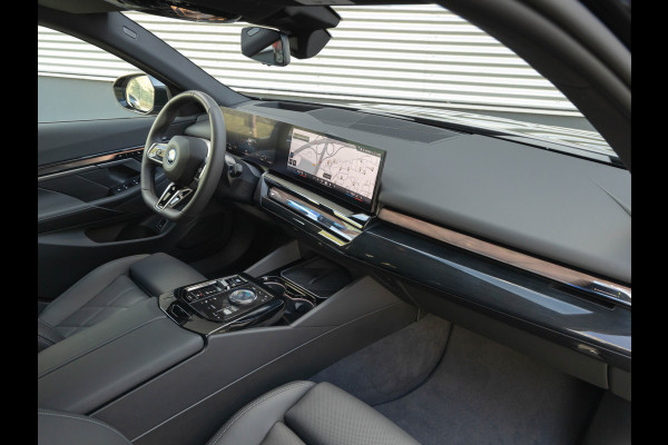 BMW i5 Touring eDrive40 M-Sport - Trekhaak - Driving Ass Prof - Harman-Kardon - Stoelventilatie