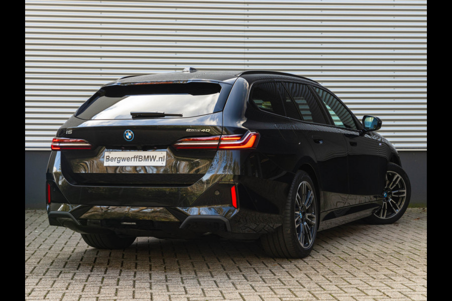 BMW i5 Touring eDrive40 M-Sport - Trekhaak - Driving Ass Prof - Harman-Kardon - Stoelventilatie