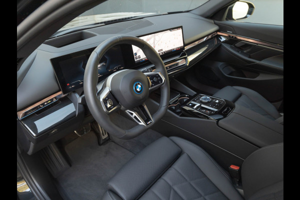 BMW i5 Touring eDrive40 M-Sport - Trekhaak - Driving Ass Prof - Harman-Kardon - Stoelventilatie