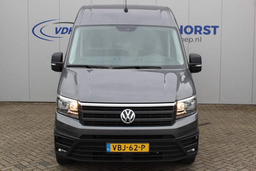 Volkswagen Crafter 30 2.0-177pk TDI L3H3 Highline AUTOMAAT ! Zeer luxe VW Crafter ! Airco, navigatie, camera, parkeersensoren v+a, ergonomische chauffeursstoel masserend en verend, bijrijdersbank, metallic lak, LM wielen, trekhaak, laadruimte betimmerd, cruise control etc. e