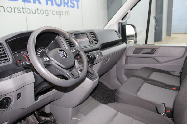 Volkswagen Crafter 30 2.0-177pk TDI L3H3 Highline AUTOMAAT ! Zeer luxe VW Crafter ! Airco, navigatie, camera, parkeersensoren v+a, ergonomische chauffeursstoel masserend en verend, bijrijdersbank, metallic lak, LM wielen, trekhaak, laadruimte betimmerd, cruise control etc. e