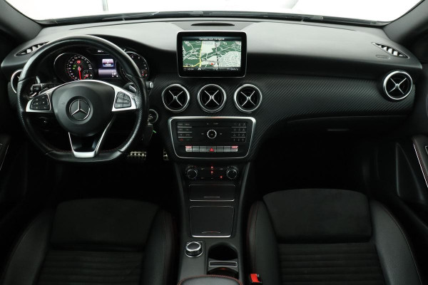 Mercedes-Benz A-Klasse 180 AMG | Panoramadak | Stoelverwarming | Park Assist | Full LED | Navigatie | Bluetooth | Airco | Cruise control