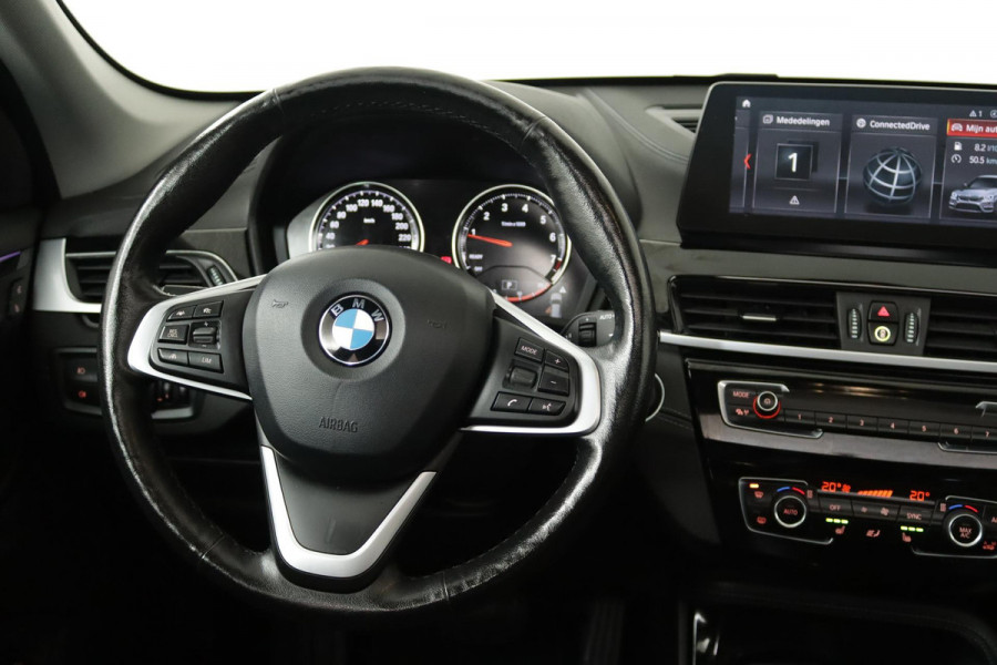 BMW X1 SDrive20i VDL Nedcar Edition Automaat (CAMERA, NAVIGATIE, PANORAMADAK, STOELV, PDC, CRUISE, NL-AUTO, DEALER ONDERHOUDEN)