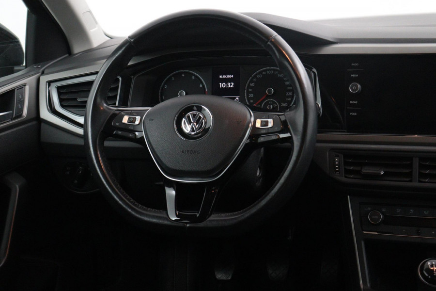 Volkswagen Polo 1.0 TSI Comfortline Business (NAVIGATIE, CARPLAY, PARKEERSENSOREN, CRUISE, 1e EIGENAAR, GOED ONDERHOUDEN)