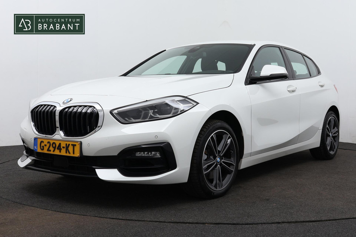 BMW 1-serie 118i Executive Edition Automaat (NAVIGATIE, CARPLAY, PARKEERSENSOREN, LED, 1e EIGENAAR, DEALER ONDERHOUDEN)