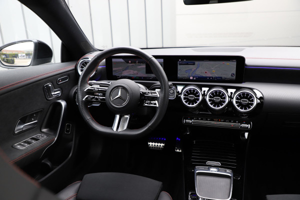 Mercedes-Benz CLA-Klasse 250e AMG Aut8 | 218PK | Sfeerverlichting | Pano | Keyles-go | ACC | Memory | Multi-beam | 2023.