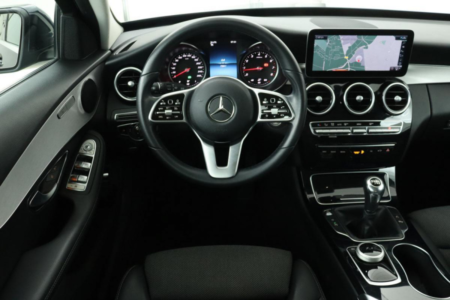 Mercedes-Benz C-Klasse 180 Avantgarde | Carplay | Stoelverwarming | Trekhaak | Full LED | Park Assist | Navigatie | Camera | Cruise control