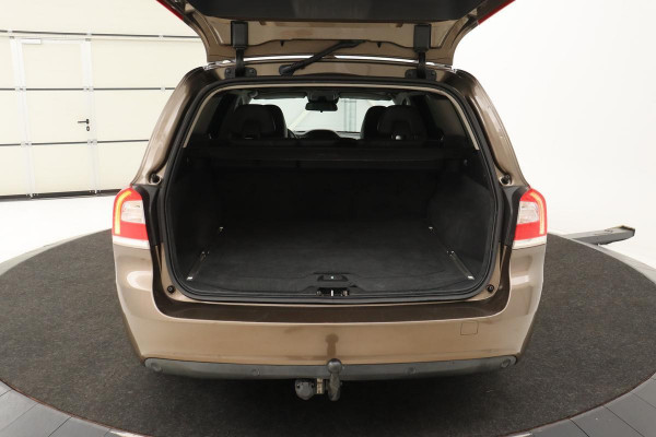 Volvo V70 2.0 T4 | Climate | Cruise | Navigatie | Leder | Stoelverwarming | Lane assist | Schuif/kantel dak | PDC | Trekhaak