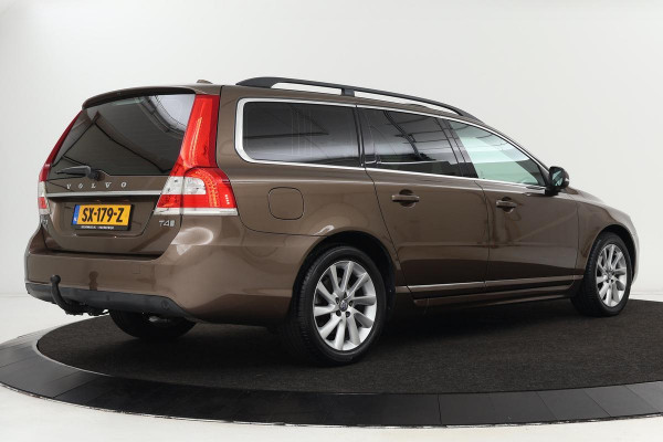 Volvo V70 2.0 T4 | Climate | Cruise | Navigatie | Leder | Stoelverwarming | Lane assist | Schuif/kantel dak | PDC | Trekhaak