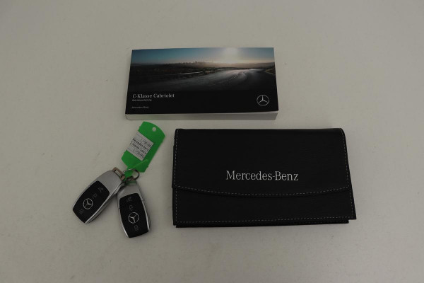 Mercedes-Benz C-Klasse 180 AMG | Carplay | Airscarf | Park Assist | Stoelverwarming | Camera | Full LED | Half leder | Bluetooth