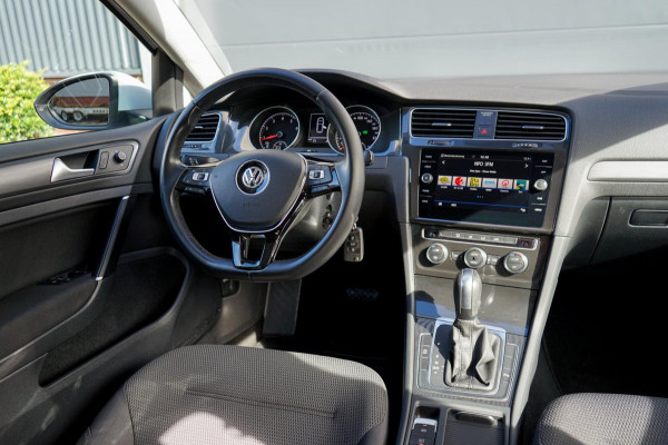 Volkswagen Golf 1.5 TSI R-Line, Adaptieve Cruisecontrol, Apple Carplay & Android Auto, Parkeersensoren Voor en Achter, 17 inch LM