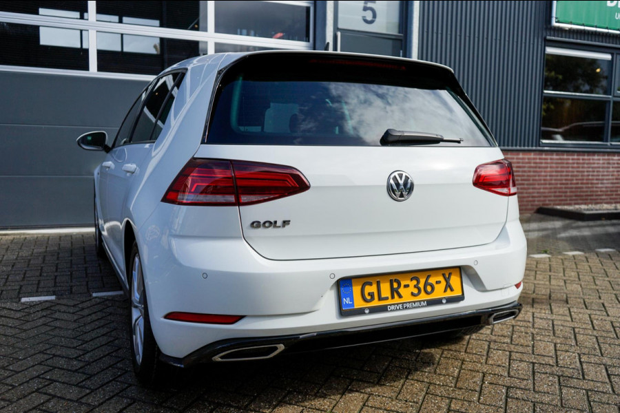 Volkswagen Golf 1.5 TSI R-Line, Adaptieve Cruisecontrol, Apple Carplay & Android Auto, Parkeersensoren Voor en Achter, 17 inch LM