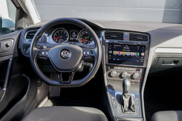 Volkswagen Golf 1.5 TSI R-Line, Adaptieve Cruisecontrol, Apple Carplay & Android Auto, Parkeersensoren Voor en Achter, 17 inch LM