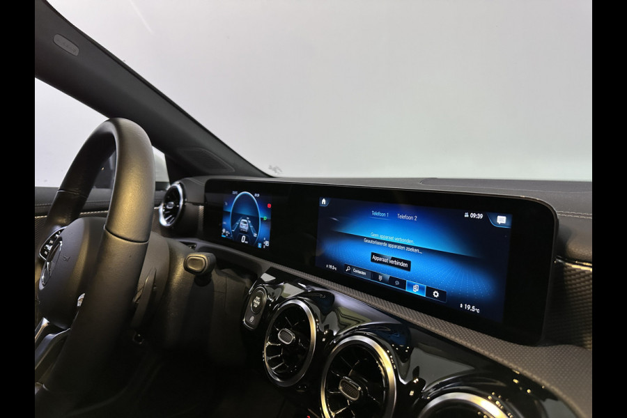 Mercedes-Benz CLA-Klasse 180 Business Solution Wide Screen | Camera | Led | Navigatie | Stoelverwarming | 18'' L.M. |