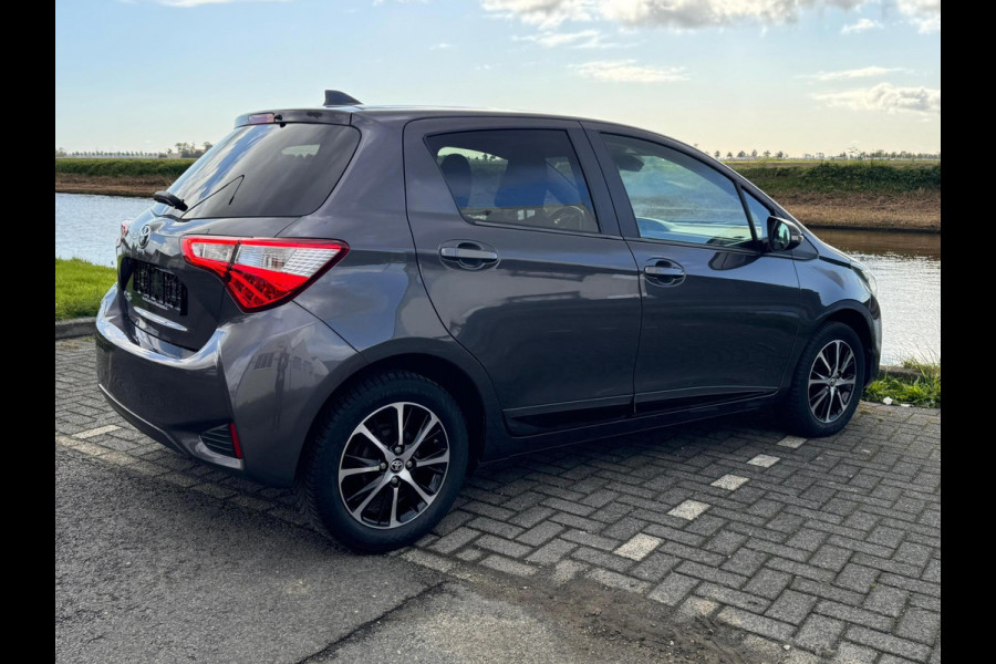 Toyota Yaris 1.5 VVT-i Active keyless / camera / stoelverwarming etc..