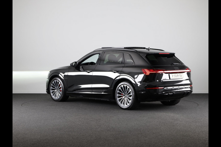 Audi Q8 e-tron 50 quattro S Edition 95 kWh 340pk | Panoramadak | 21 inch Lichtmetalen velgen | Parkeercamera | Verwarmbare voorstoelen