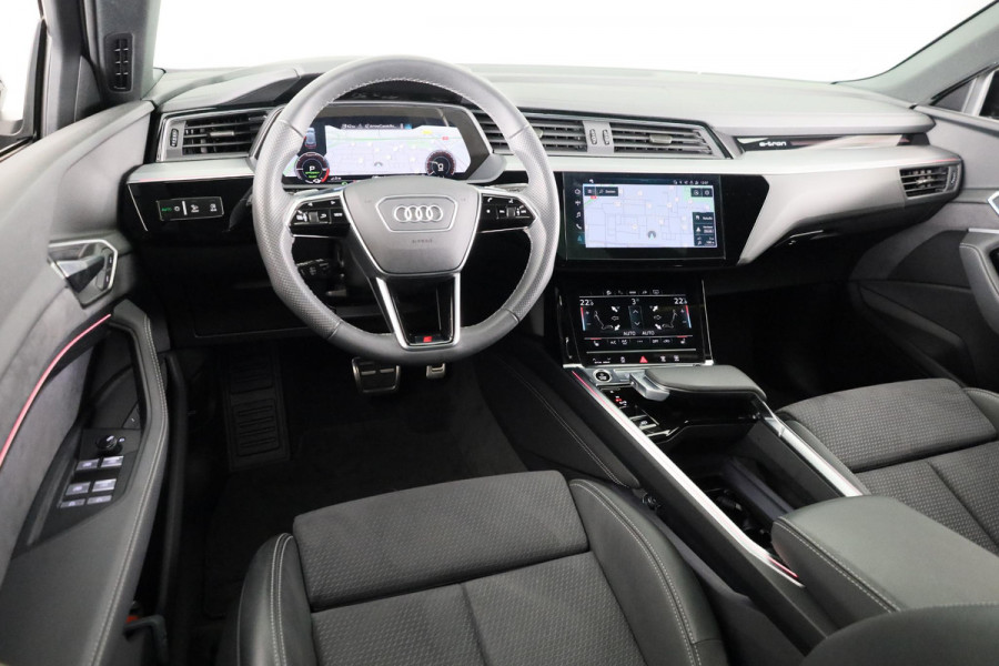 Audi Q8 e-tron 50 quattro S Edition 95 kWh 340pk | Panoramadak | 21 inch Lichtmetalen velgen | Parkeercamera | Verwarmbare voorstoelen