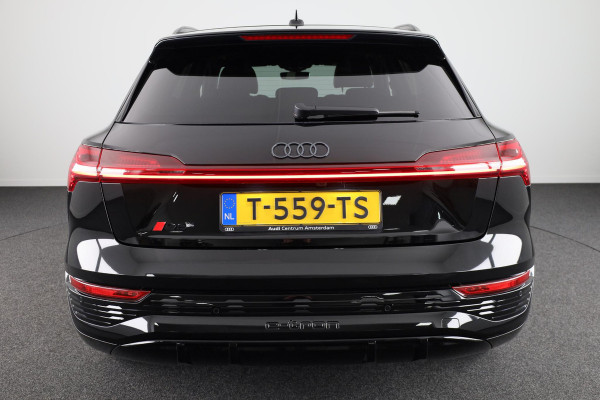 Audi Q8 e-tron 50 quattro S Edition 95 kWh 340pk | Panoramadak | 21 inch Lichtmetalen velgen | Parkeercamera | Verwarmbare voorstoelen