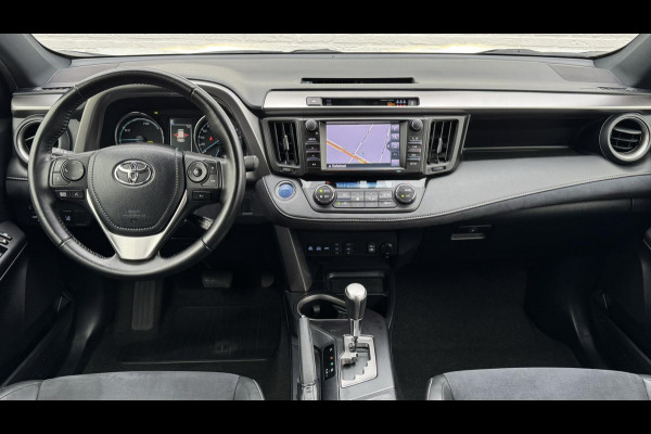 Toyota RAV4 2.5 Hybrid AWD Executive Trekgewicht 1650kg Adaptive cruise control 4 seizoenen banden