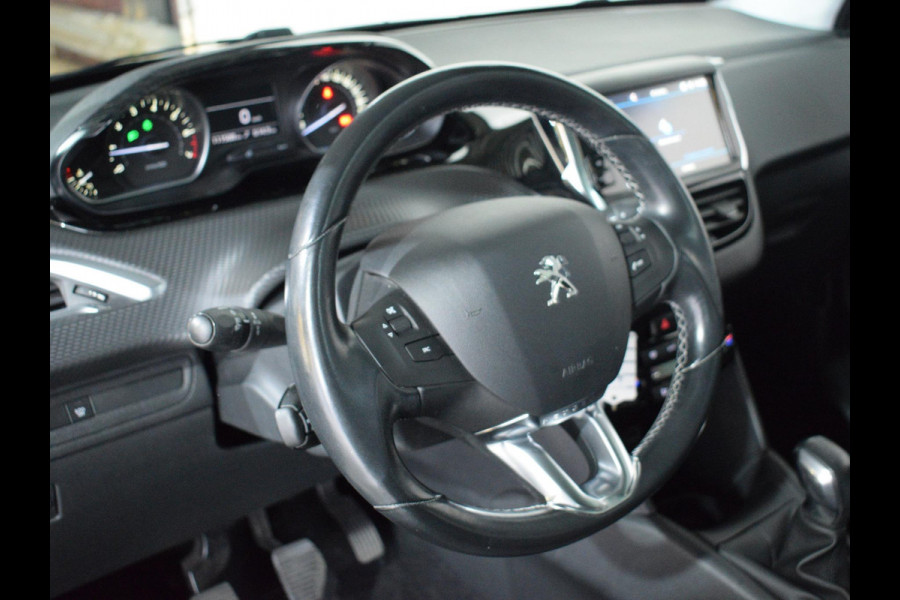 Peugeot 208 1.2 PureTech Allure PANORAMADAK | NAVIGATIE | CARPLAY | PARKEERSENSOREN | E.C.C. | 111.507km