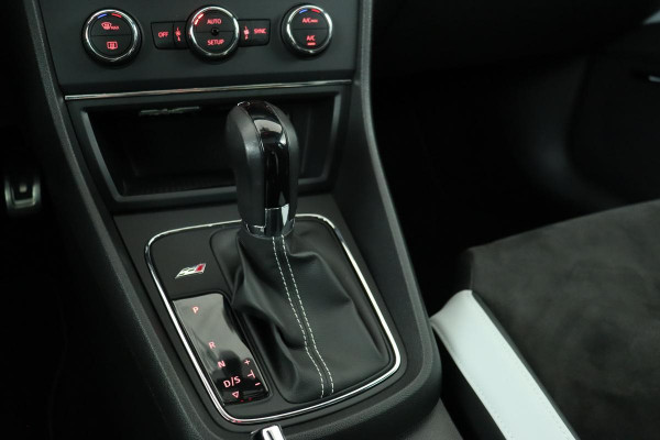 Seat Leon 2.0 TSI Cupra 290 Connect | Panoramadak | Camera | SEAT Sound | Navigatie | PDC | DAB+ | Alcantara | Full LED | Bluetooth