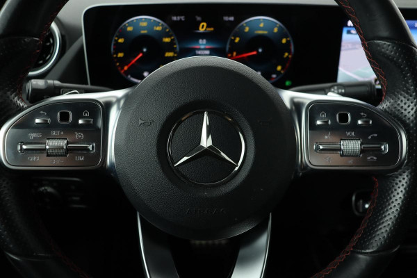 Mercedes-Benz B-Klasse 200 AMG | Carplay | Stoelverwarming | Camera | Half leder | Full LED | Park Assist | Navigatie