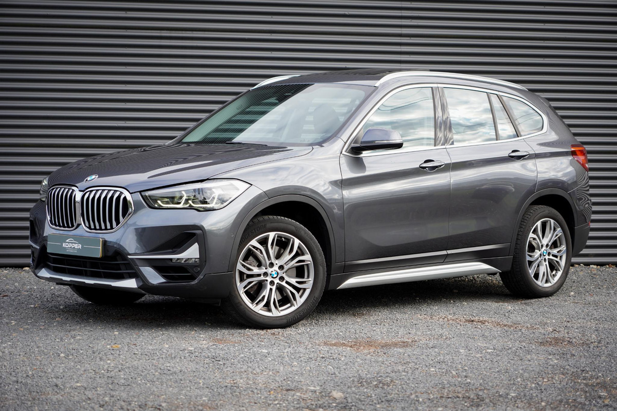 BMW X1 sDrive20i VDL Nedcar Edition / Pano / NL Auto / HUD / Trekhaak