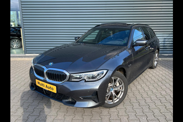 BMW 3 Serie Touring 330e Sportline Plug in Hybrid PHEV | Trekhaak af Fabriek | Panodak | Laser Led | Adaptive Cruise | Head-up Display | Carplay | Sportstoelen Verwarmd |