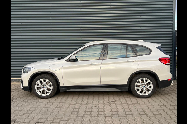 BMW X1 xDrive25e Plug in Hybrid | PHEV | Panodak | Camera | Carplay | Head-up Display | Led | Stoelverwarming |