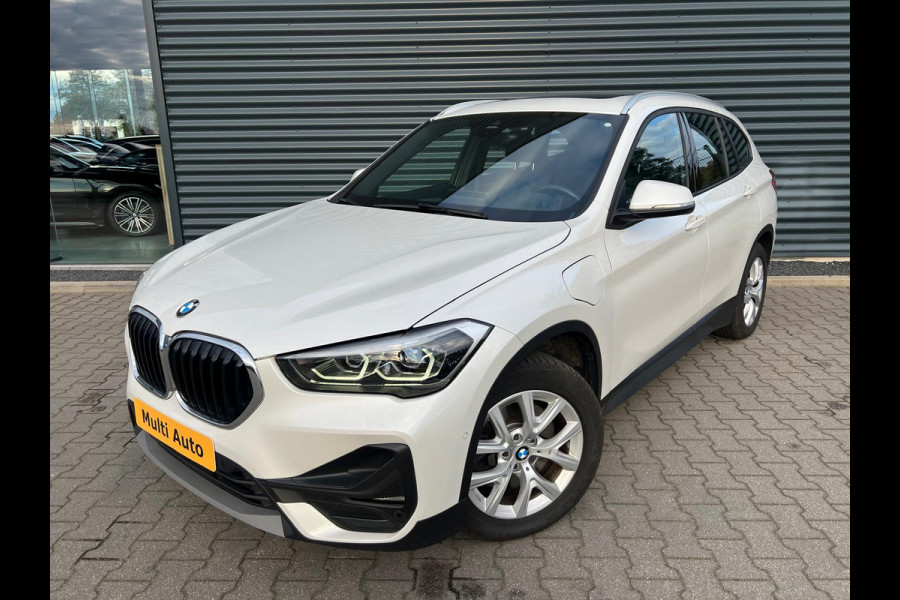 BMW X1 xDrive25e Plug in Hybrid | PHEV | Panodak | Camera | Carplay | Head-up Display | Led | Stoelverwarming |