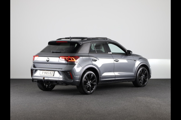 Volkswagen T-Roc 1.5 TSI R-Line 150 pk Automaat (DSG) | Verlengde garantie | Navigatie | Panoramadak | Trekhaak (afneembaar) | Parkeersensoren (Park assist) | Black Style pakket |