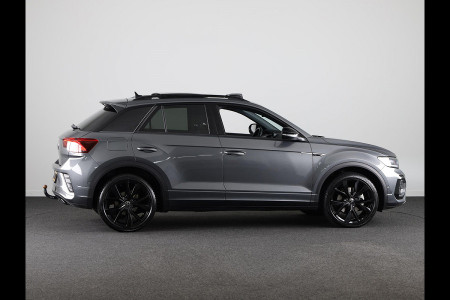 Volkswagen T-Roc 1.5 TSI R-Line 150 pk Automaat (DSG) | Verlengde garantie | Navigatie | Panoramadak | Trekhaak (afneembaar) | Parkeersensoren (Park assist) | Black Style pakket |