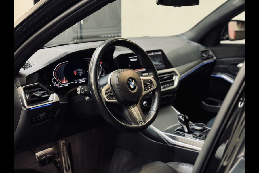 BMW 3 Serie Touring 320i M-Sport Shadowline | Panorama | Leder | Camera