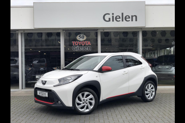 Toyota Aygo X 1.0 VVT-i First | Apple CarPlay/Android Auto, Lichtmetalen velgen, Licht + Regensensor, Parkeersensoren, Stuurbediening