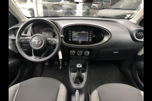 Toyota Aygo X 1.0 VVT-i First | Apple CarPlay/Android Auto, Lichtmetalen velgen, Licht + Regensensor, Parkeersensoren, Stuurbediening