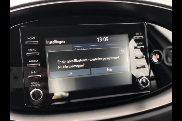 Toyota Aygo X 1.0 VVT-i First | Apple CarPlay/Android Auto, Lichtmetalen velgen, Licht + Regensensor, Parkeersensoren, Stuurbediening