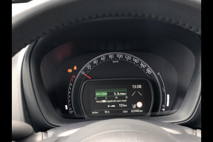 Toyota Aygo X 1.0 VVT-i First | Apple CarPlay/Android Auto, Lichtmetalen velgen, Licht + Regensensor, Parkeersensoren, Stuurbediening