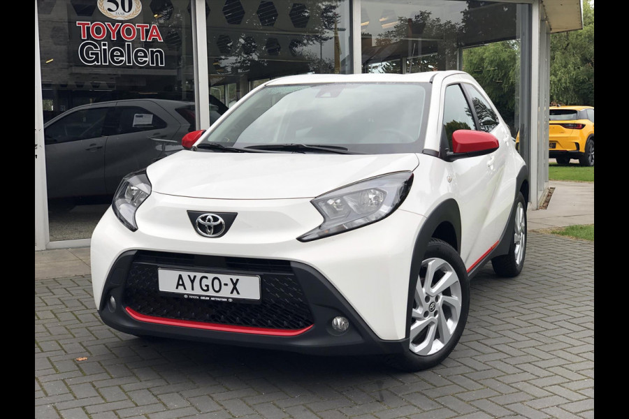 Toyota Aygo X 1.0 VVT-i First | Apple CarPlay/Android Auto, Lichtmetalen velgen, Licht + Regensensor, Parkeersensoren, Stuurbediening