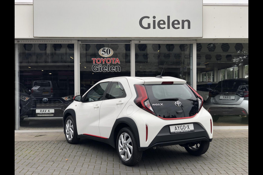 Toyota Aygo X 1.0 VVT-i First | Apple CarPlay/Android Auto, Lichtmetalen velgen, Licht + Regensensor, Parkeersensoren, Stuurbediening