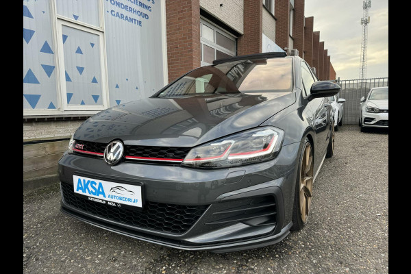 Volkswagen Golf 2.0 TSI GTI Performance Pano/DSG/Verlaagd/Memory/Leder/19inch/Standkachel/ElektrischeTrekhaak/PorscheVelgen/Blindspot/Camera/Dis