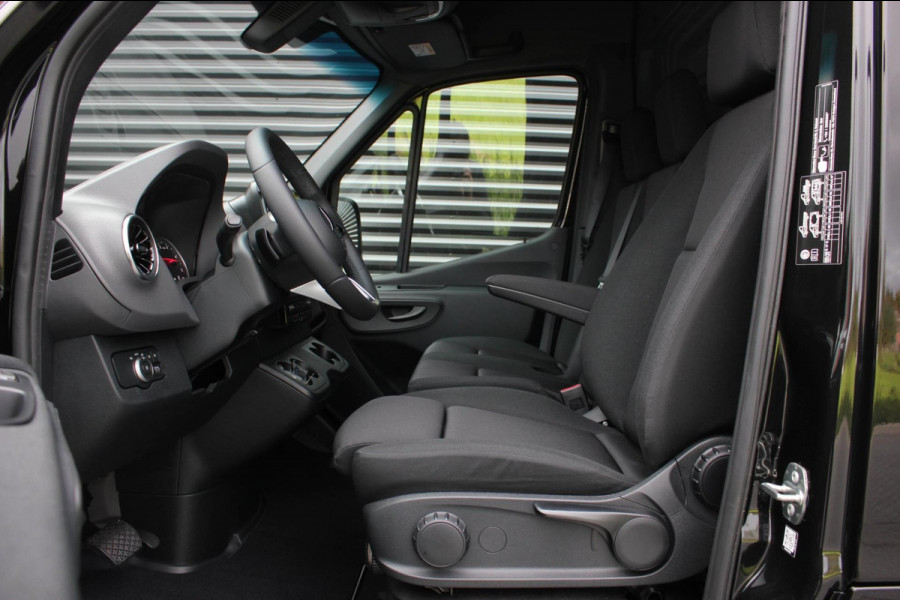 Mercedes-Benz Sprinter 319CDI L2H2 RWD 190PK FULL BLACK JB- EDITION / 3500KG / NEW / DIRECT RIJDEN / NAVIGATIE / PDC / FULL / LED